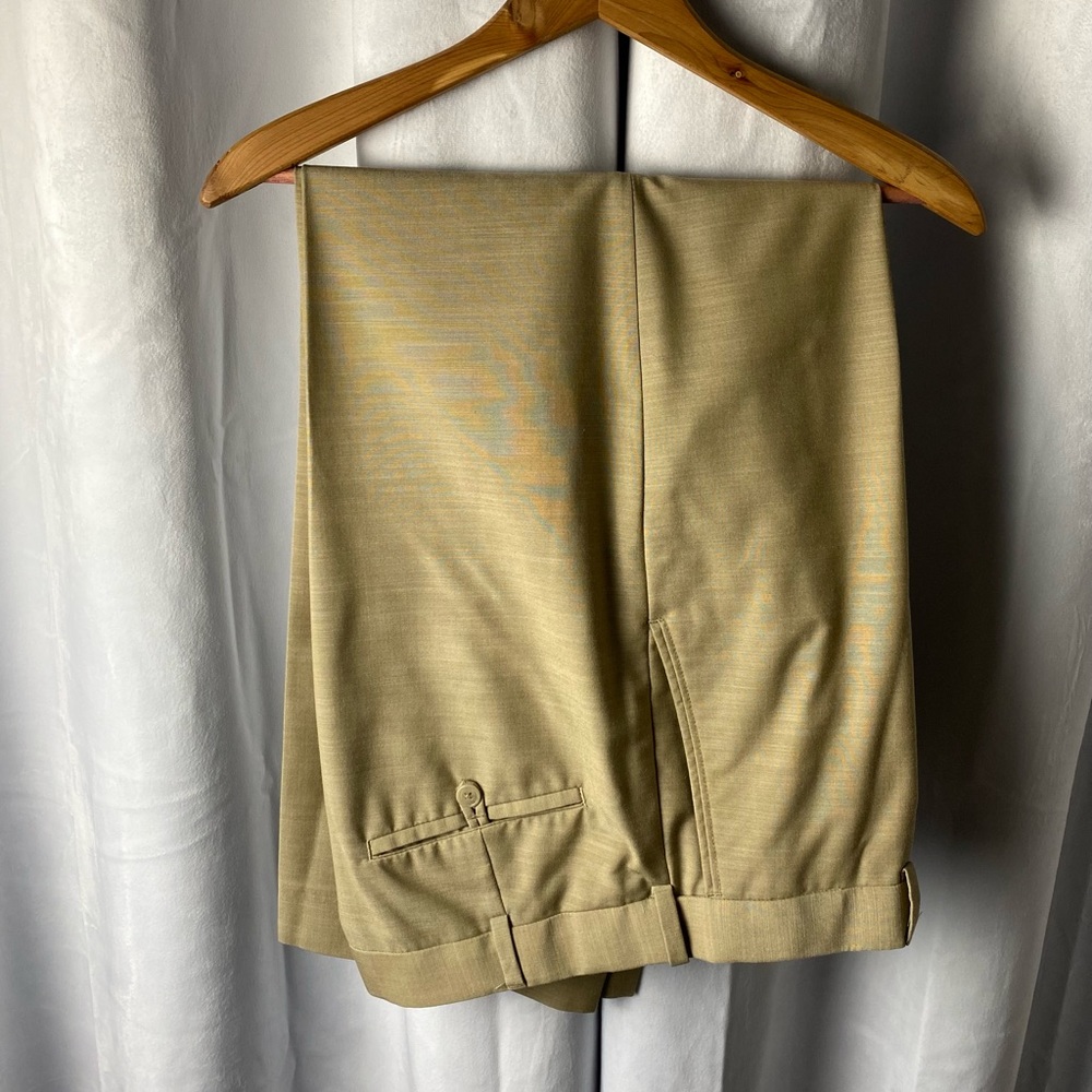 ROUNDTREE & YORKE dress pant.